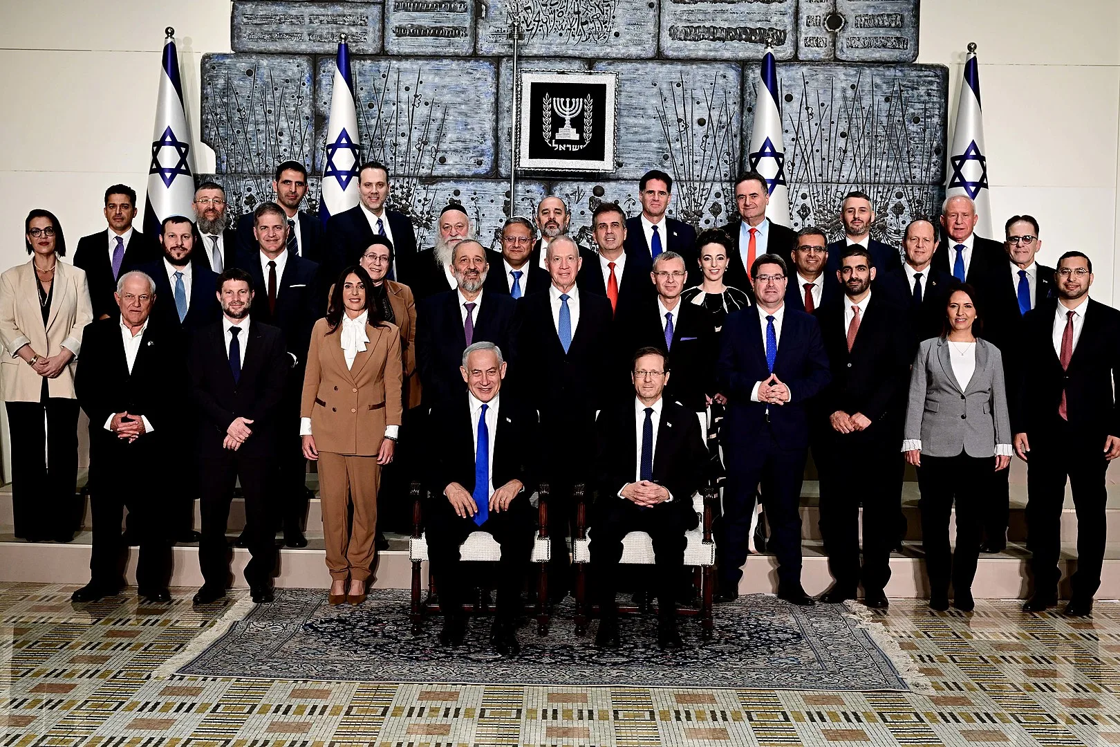 A group photo of the 37th government of Israel with President Isaac Herzog